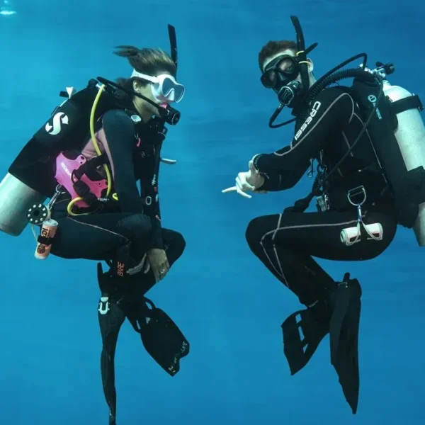 دورة أداء الطفو المثالي من PADI (Peak Performance Buoyancy) – جدة